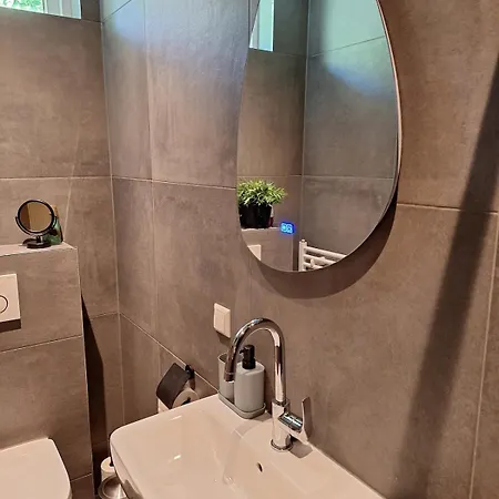 別荘 Bosnest De Specht, Knus Boshuisje Met Privetuin In Nabij Veluwepark *